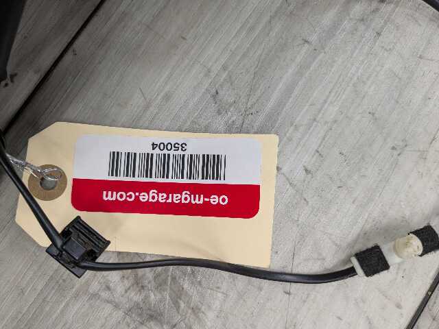 OEM BMW F90 G11 G12 G30 530 540 M550 750 M5 Front Left or Right Seatbelt Buckle
