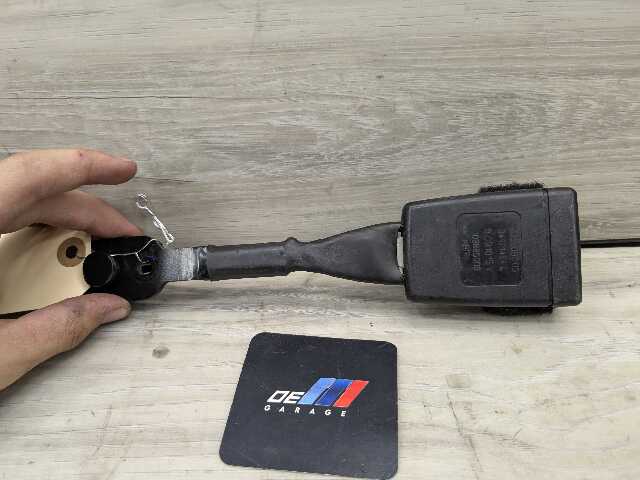 OEM BMW F90 G11 G12 G30 530 540 M550 750 M5 Front Left or Right Seatbelt Buckle