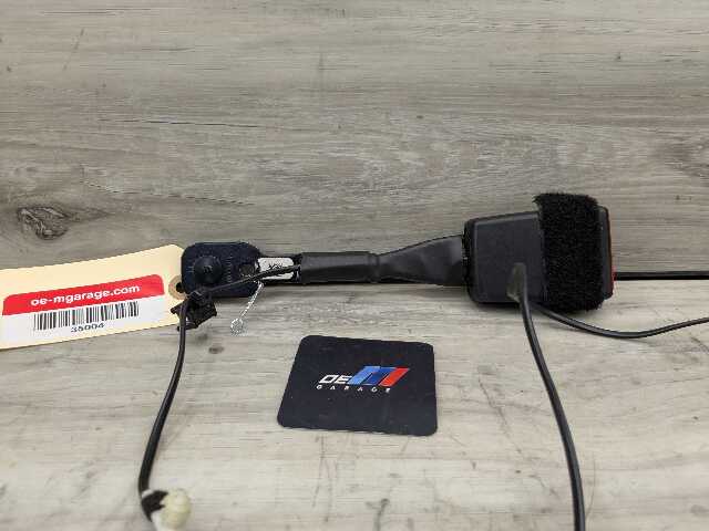 OEM BMW F90 G11 G12 G30 530 540 M550 750 M5 Front Left or Right Seatbelt Buckle