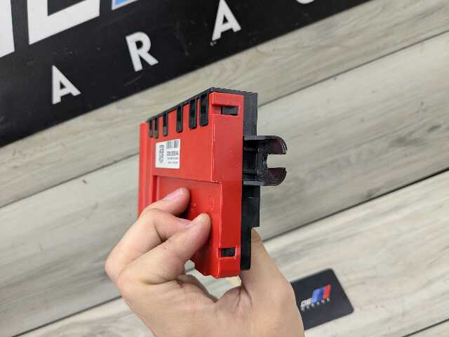 OEM BMW G11 G12 G14 G15 G16 G30 B+ Junction Terminal Power Relay Fuse Box