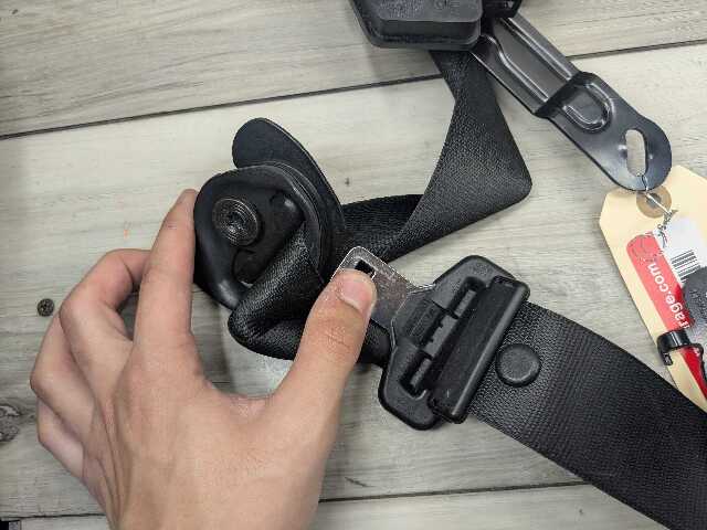 OEM BMW G11 G12 740 750 M760 Front Right Passenger Seat Belt Retractor Black