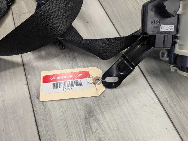 OEM BMW G11 G12 740 750 M760 Front Right Passenger Seat Belt Retractor Black