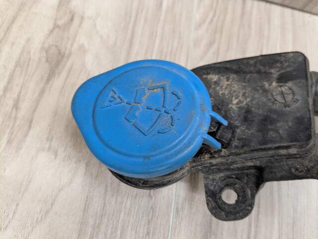 OEM BMW G20 G22 G23 330 M340 Windshield Wipe Washer Bottle Tank Reservoir