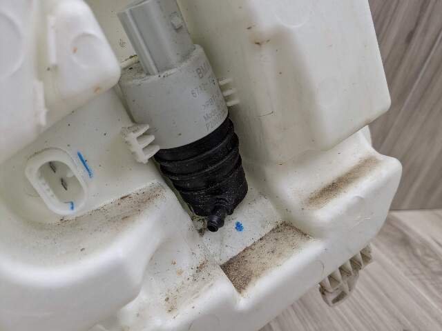 OEM BMW G20 G22 G23 330 M340 Windshield Wipe Washer Bottle Tank Reservoir