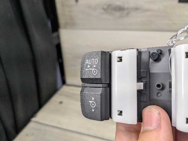 19-25 OEM BMW F95 G05 X5 X5M Sunblind Sunshade Roller Blind Control Switch