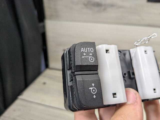 19-25 OEM BMW F95 G05 X5 X5M Sunblind Sunshade Roller Blind Control Switch