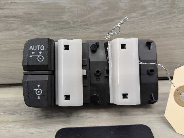 19-25 OEM BMW F95 G05 X5 X5M Sunblind Sunshade Roller Blind Control Switch