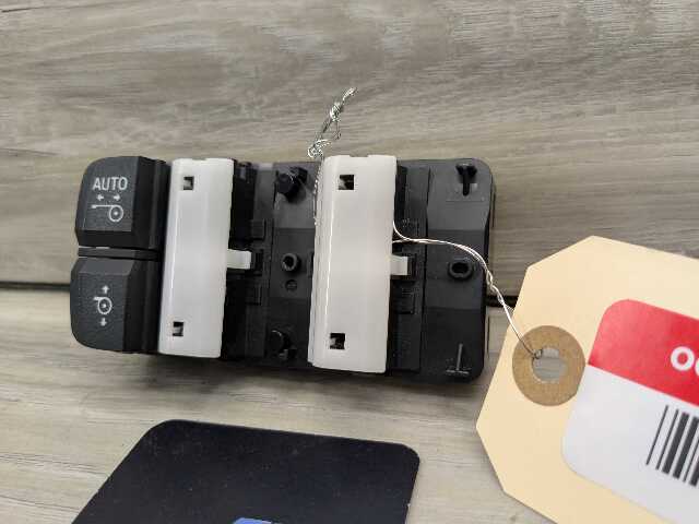 19-25 OEM BMW F95 G05 X5 X5M Sunblind Sunshade Roller Blind Control Switch