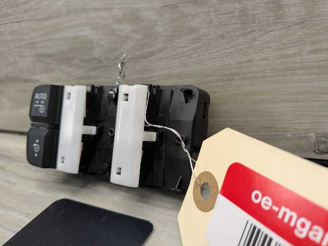 19-25 OEM BMW F95 G05 X5 X5M Sunblind Sunshade Roller Blind Control Switch