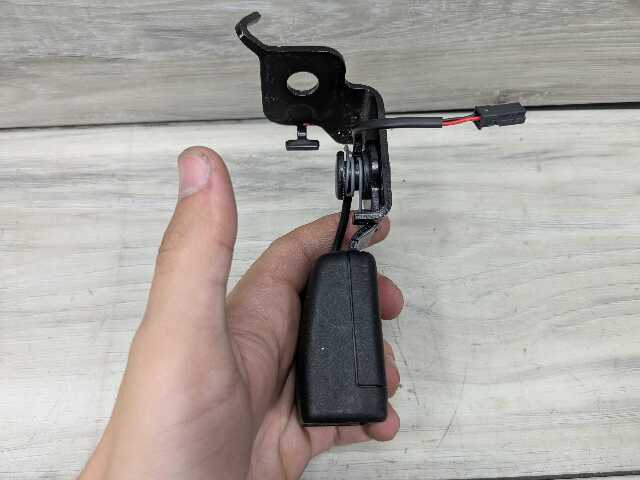 *OEM BMW F95 G05 G06 X5 X6 Rear Left Driver 2nd Row Seat Belt Seatbelt Buckle
