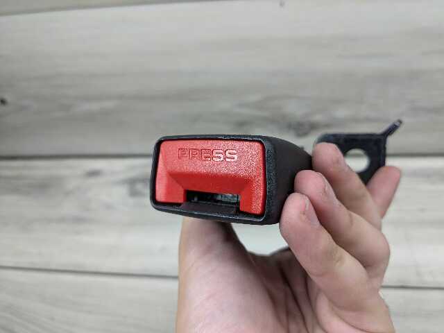 *OEM BMW F95 G05 G06 X5 X6 Rear Left Driver 2nd Row Seat Belt Seatbelt Buckle