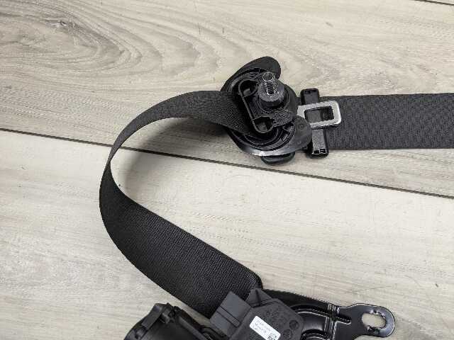 OEM BMW F95 G05 G06 G07 X5 X6 X7 Front Right Passenger Seat Belt Retractor Black