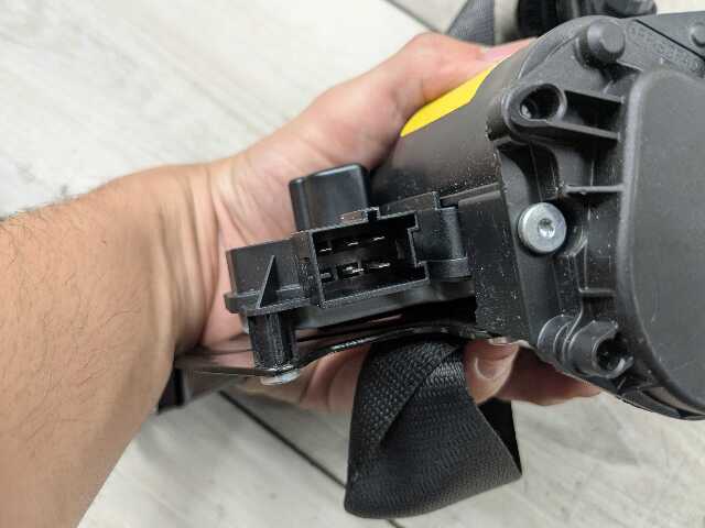 OEM BMW F95 G05 G06 G07 X5 X6 X7 Front Right Passenger Seat Belt Retractor Black