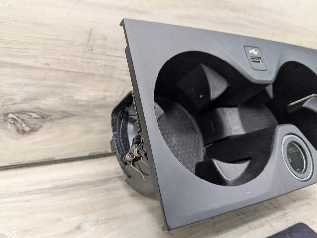 19-23 OEM BMW G05 X5 Front Center Console Cup Holder + USB Charge Port Socket