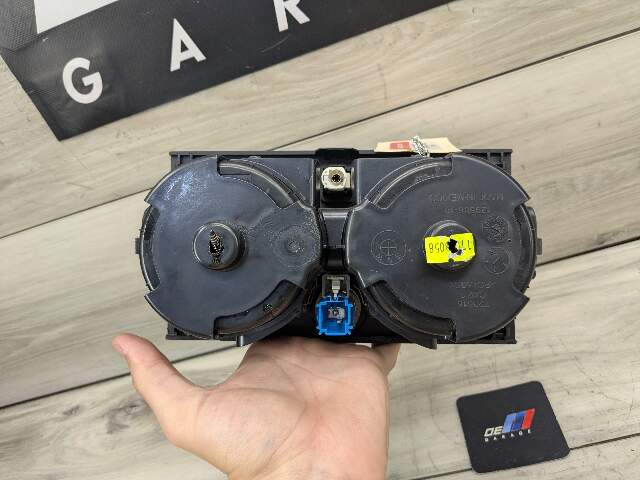 19-23 OEM BMW G05 X5 Front Center Console Cup Holder + USB Charge Port Socket