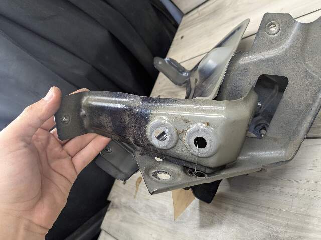 19-23 OEM BMW G05 X5 Front Right Passenger Side Fender Holder Bracket SET