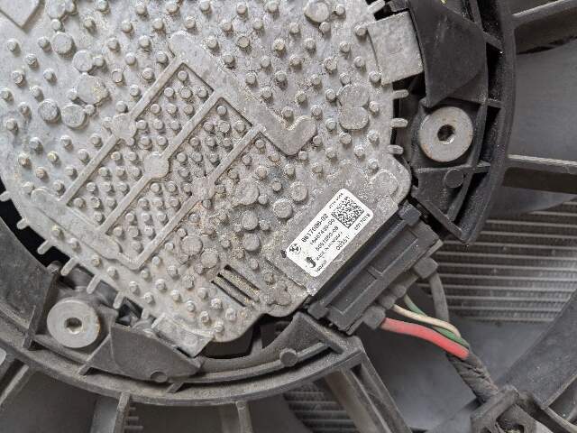 16-19 OEM BMW G12 G30 530 540 740 Radiator Condenser Fan Shroud Assembly B46 B58