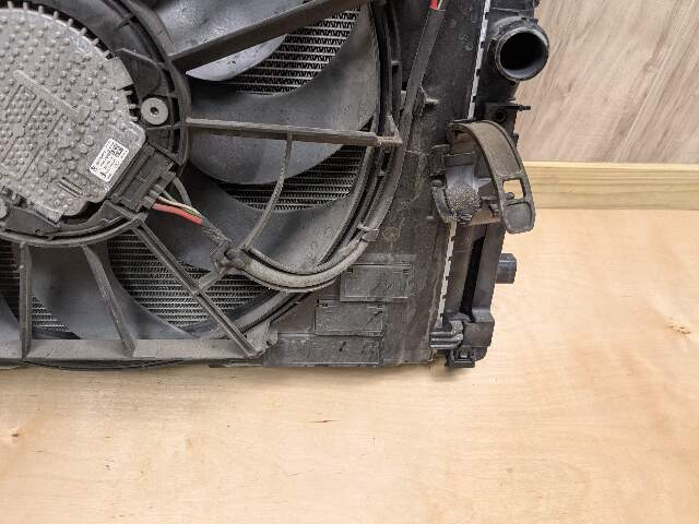 16-19 OEM BMW G12 G30 530 540 740 Radiator Condenser Fan Shroud Assembly B46 B58