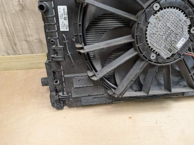 16-19 OEM BMW G12 G30 530 540 740 Radiator Condenser Fan Shroud Assembly B46 B58