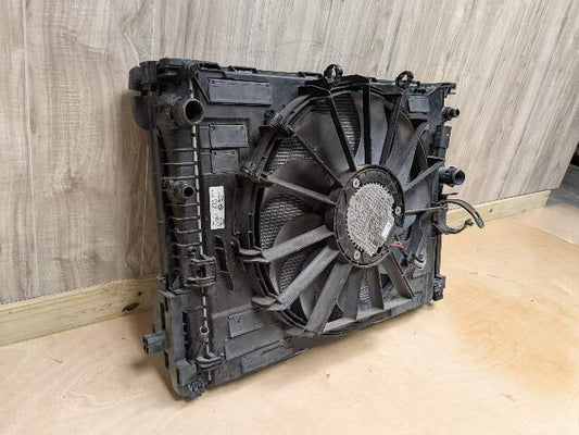 16-19 OEM BMW G12 G30 530 540 740 Radiator Condenser Fan Shroud Assembly B46 B58