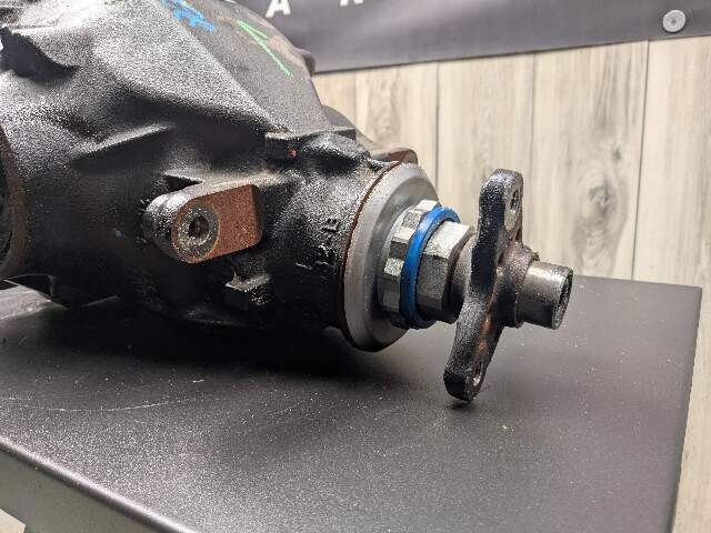 OEM BMW G20 G22 G23 G42 330 M340 Rear Differential Axle Gearbox Carrier 2.81