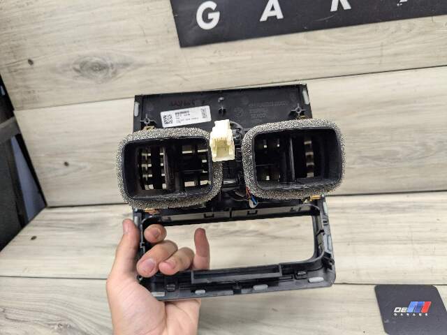 OEM BMW F95 F96 G05 G06 G07 G09 X5 X6 X7 REAR Center Console AC Air Vent Trim