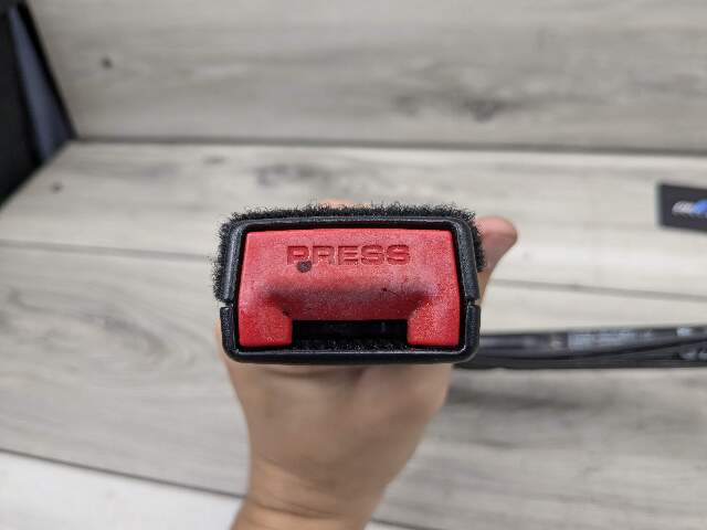 12-20 OEM BMW F22 F30 F36 F82 F80 M3 M4 435 Front Right Side Seatbelt Buckle