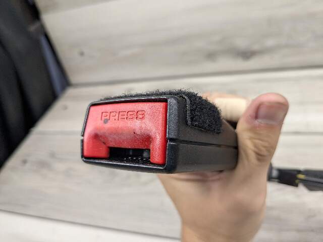 12-20 OEM BMW F22 F30 F36 F82 F80 M3 M4 435 Front Right Side Seatbelt Buckle