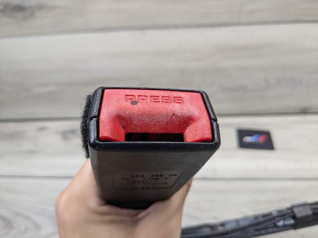 12-20 OEM BMW F22 F30 F36 F82 F80 M3 M4 435 Front Right Side Seatbelt Buckle