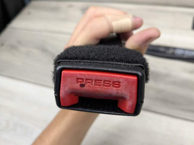 12-20 OEM BMW F22 F30 F36 F82 F80 M3 M4 435 Front Right Side Seatbelt Buckle