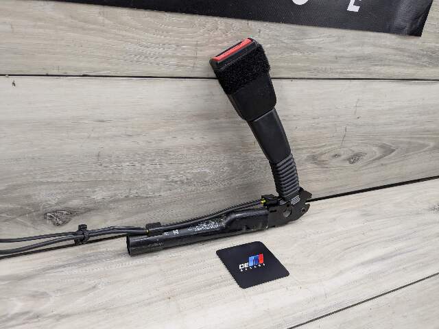 12-20 OEM BMW F22 F30 F36 F82 F80 M3 M4 435 Front Right Side Seatbelt Buckle