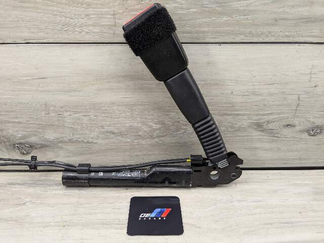 12-20 OEM BMW F22 F30 F36 F82 F80 M3 M4 435 Front Right Side Seatbelt Buckle