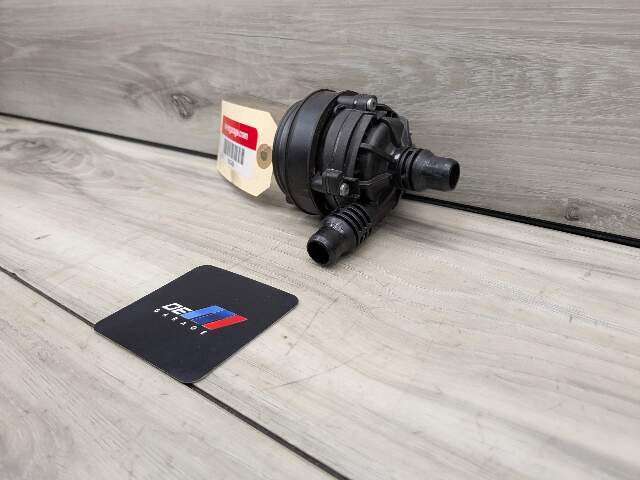 *OEM BMW G01 G05 G20 G22 G30 G42 G80 G82 G83 M3 M4 Engine Auxiliary Water Pump