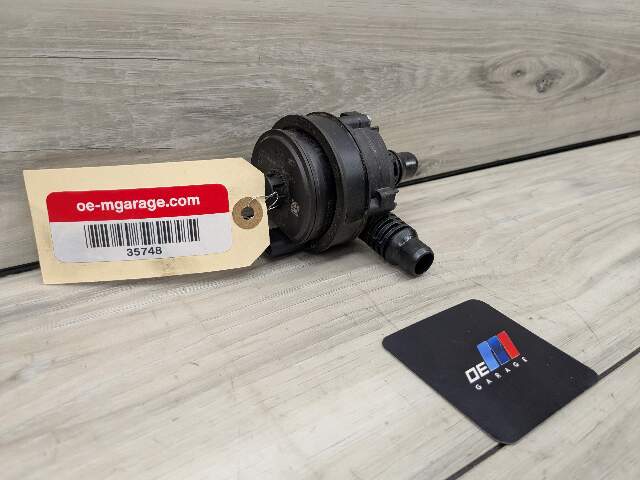 *OEM BMW G01 G05 G20 G22 G30 G42 G80 G82 G83 M3 M4 Engine Auxiliary Water Pump