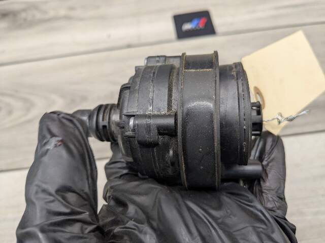 *OEM BMW G01 G05 G20 G22 G30 G42 G80 G82 G83 M3 M4 Engine Auxiliary Water Pump