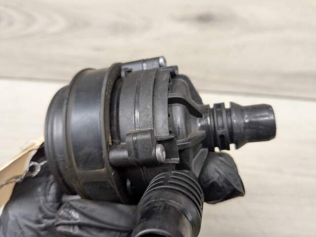 *OEM BMW G01 G05 G20 G22 G30 G42 G80 G82 G83 M3 M4 Engine Auxiliary Water Pump