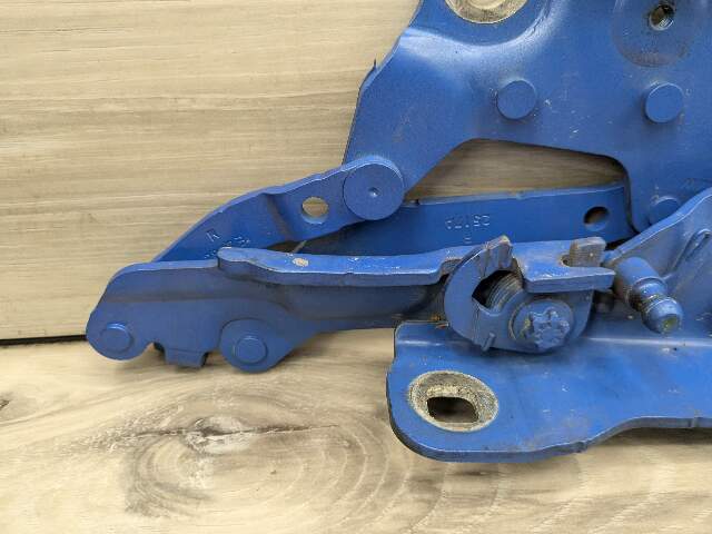 OEM BMW F22 F23 F30 F32 F36 F80 M3 M4 Left Right Hood Hinge Support Bracket SET