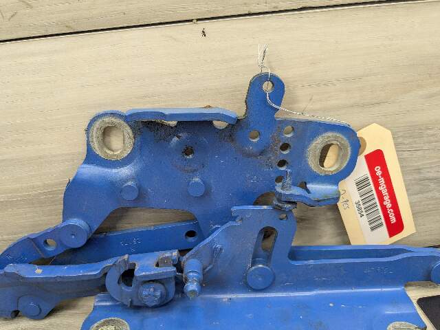 OEM BMW F22 F23 F30 F32 F36 F80 M3 M4 Left Right Hood Hinge Support Bracket SET