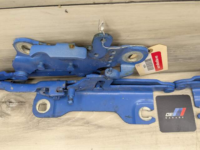 OEM BMW F22 F23 F30 F32 F36 F80 M3 M4 Left Right Hood Hinge Support Bracket SET