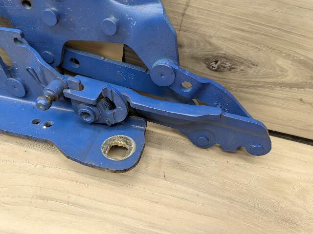 OEM BMW F22 F23 F30 F32 F36 F80 M3 M4 Left Right Hood Hinge Support Bracket SET