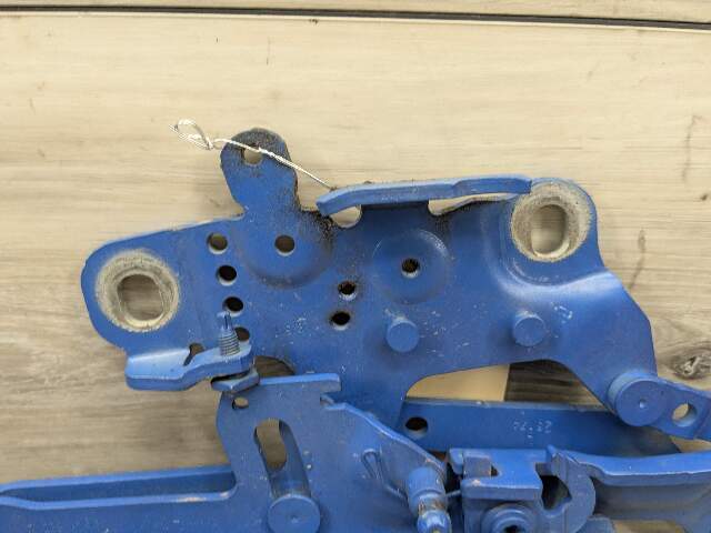 OEM BMW F22 F23 F30 F32 F36 F80 M3 M4 Left Right Hood Hinge Support Bracket SET