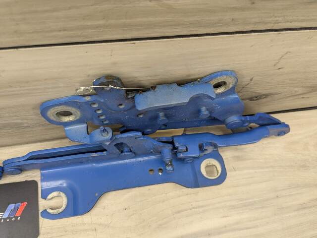 OEM BMW F22 F23 F30 F32 F36 F80 M3 M4 Left Right Hood Hinge Support Bracket SET
