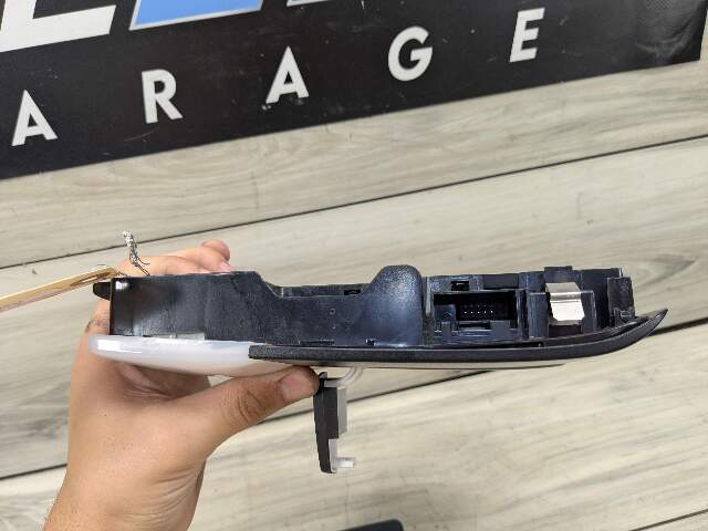 14-19 OEM BMW F15 F16 X5 X6 Roof Console Dome Light SOS Switch Black