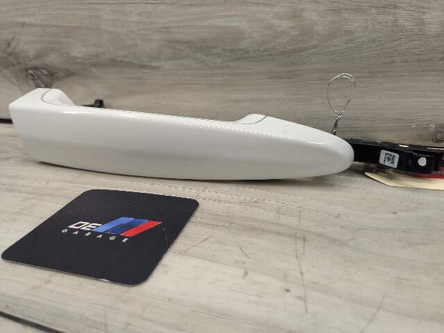 OEM BMW F23 F30 F82 F87 M3 M4 COMFORT ACCESS Passenger Right Door Handle White