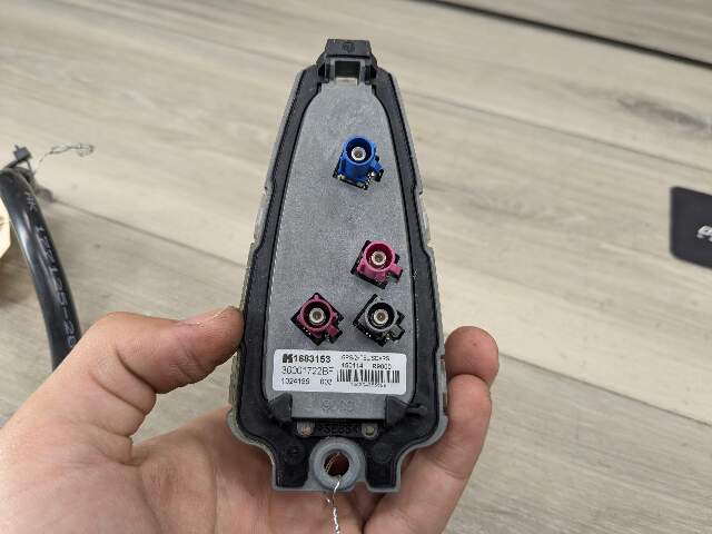 *OEM BMW E70 E71 F15 F16 F25 F26 X5 X6 Roof Shark Fin Radio Antenna Module Cover