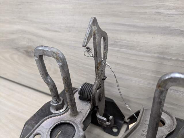 14-19 OEM BMW F15 F85 X5 F16 F86 X6 Hood Hardware Safety Latch Hook SET