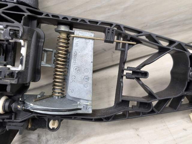 14-18 OEM BMW F15 F85 X5 X5M Front Right Passenger Door Handle Bracket Holder