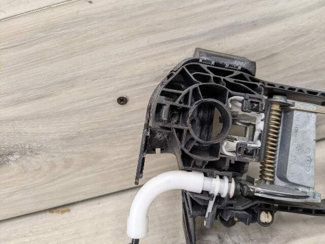 14-18 OEM BMW F15 F85 X5 X5M Front Right Passenger Door Handle Bracket Holder