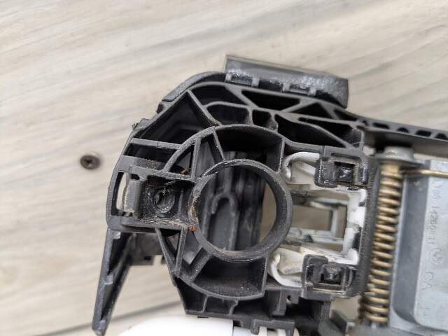 14-18 OEM BMW F15 F85 X5 X5M Front Right Passenger Door Handle Bracket Holder