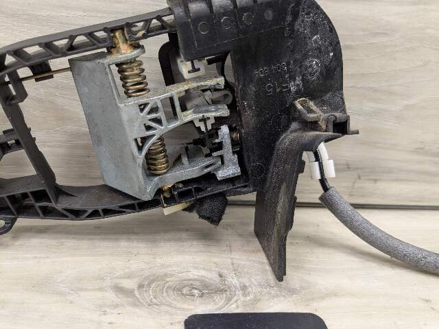 14-18 OEM BMW F15 F85 X5 X5M Front Right Passenger Door Handle Bracket Holder